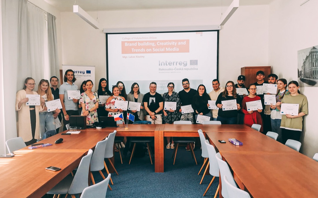 Skupina absolventů workshopu Brand building